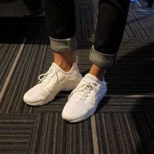 White Nike Huarache